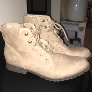 Combat boots